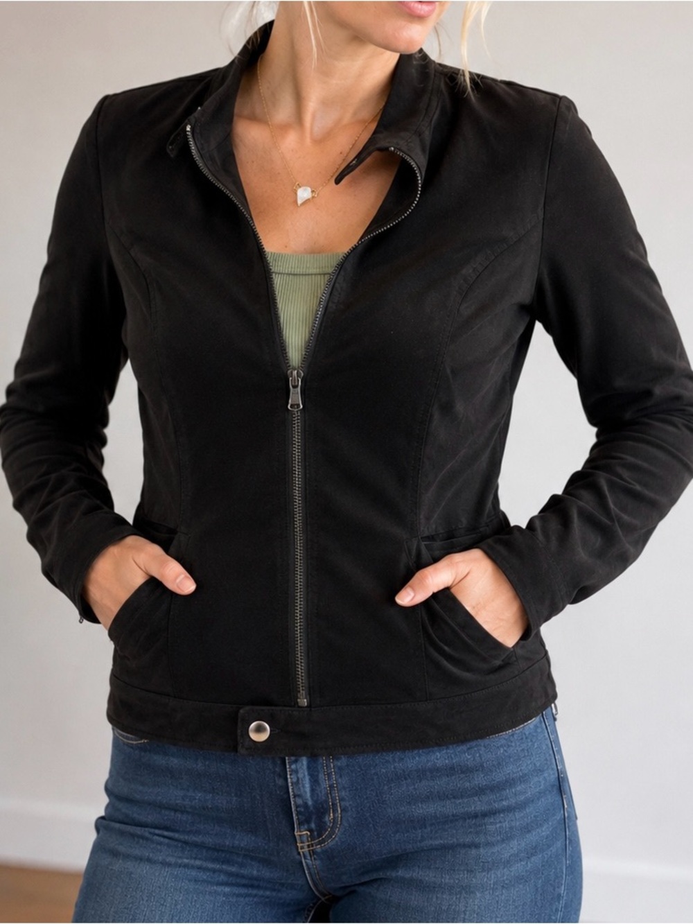 CoffeeShop Black Fitted Zip-Front Bomber Jacket